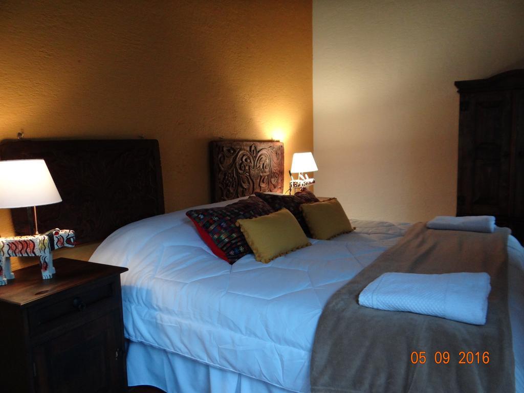 Bed and Breakfast Casa Naranjo Антигуа-Гватемала Экстерьер фото