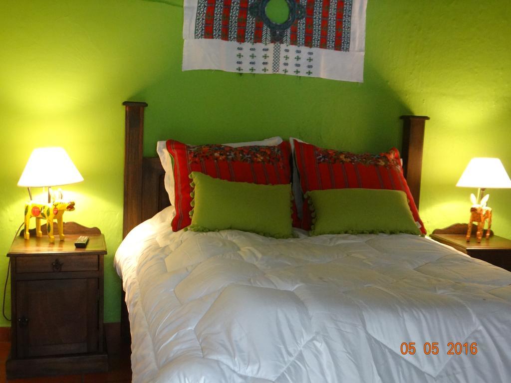 Bed and Breakfast Casa Naranjo Антигуа-Гватемала Экстерьер фото