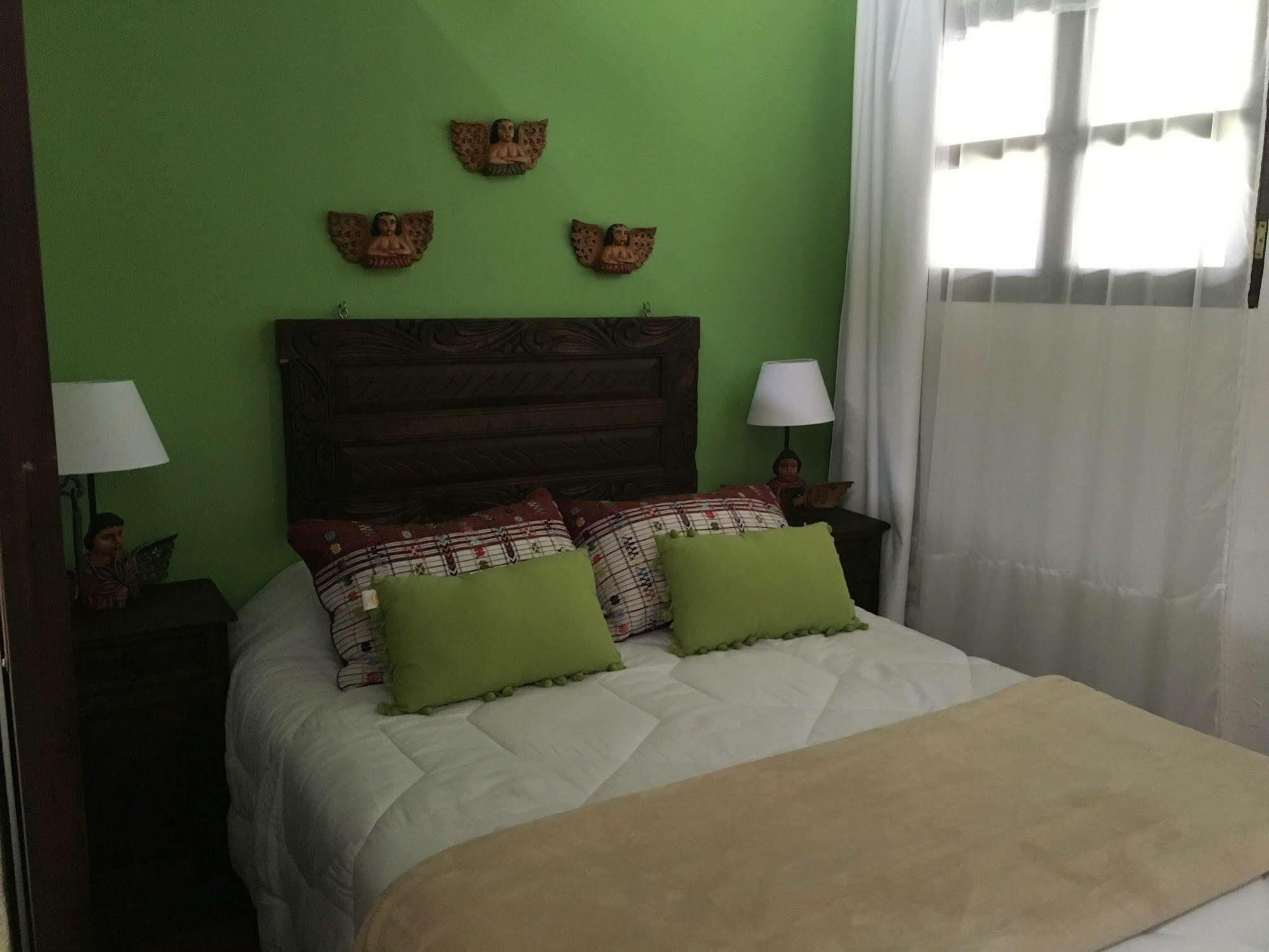 Bed and Breakfast Casa Naranjo Антигуа-Гватемала Экстерьер фото