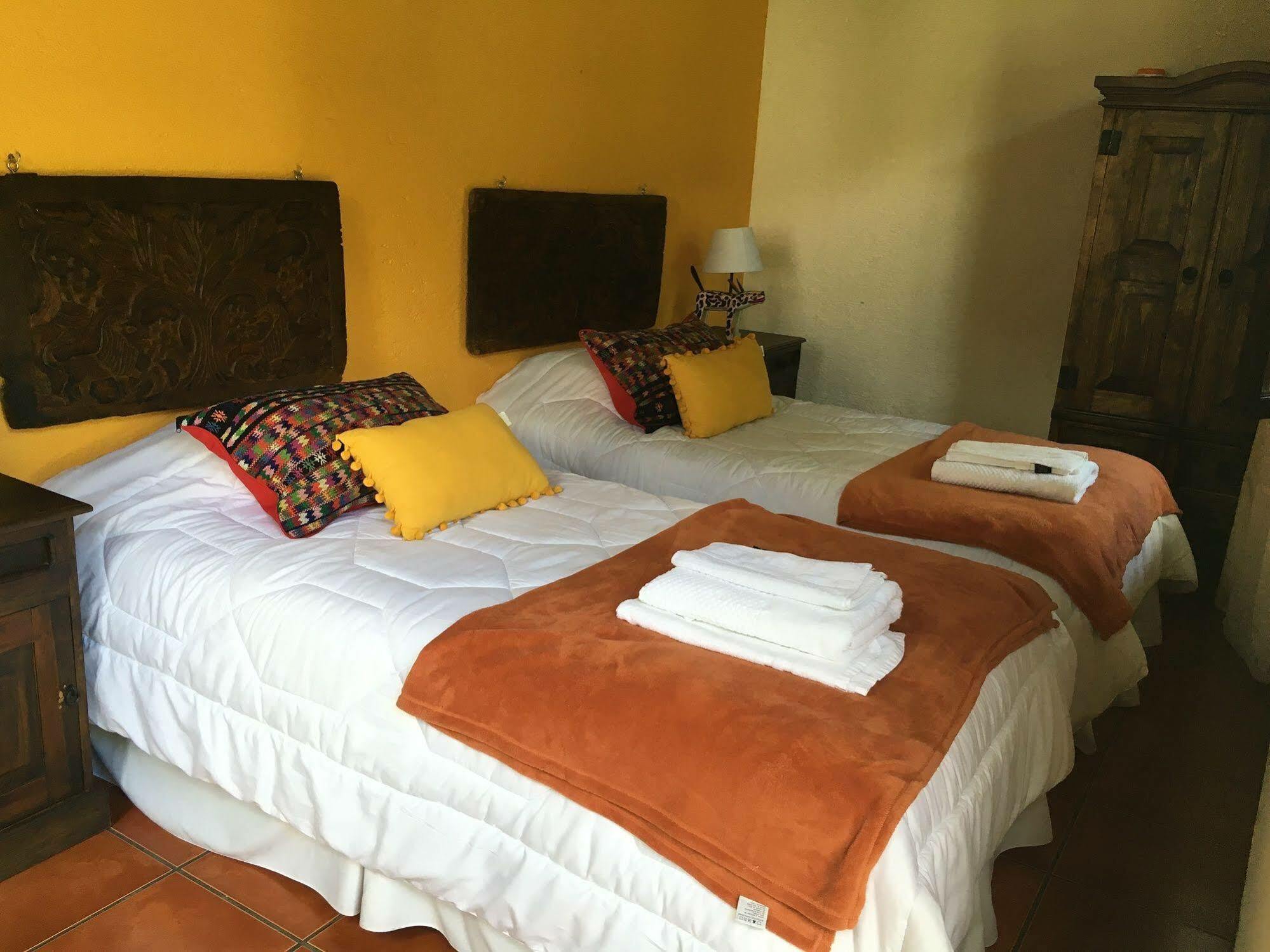 Bed and Breakfast Casa Naranjo Антигуа-Гватемала Экстерьер фото