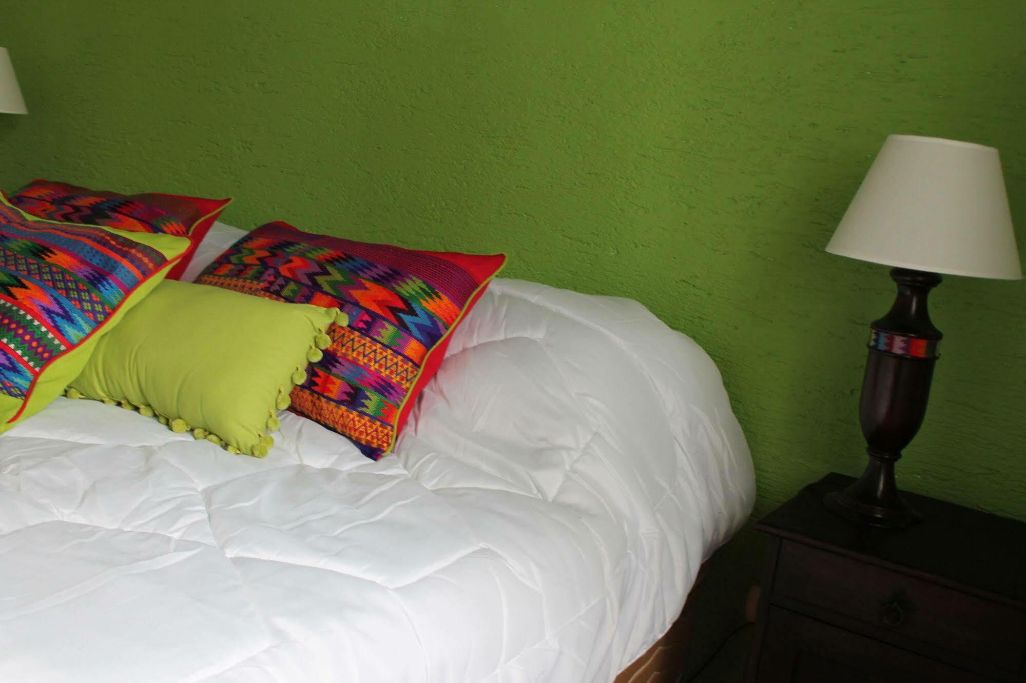 Bed and Breakfast Casa Naranjo Антигуа-Гватемала Экстерьер фото